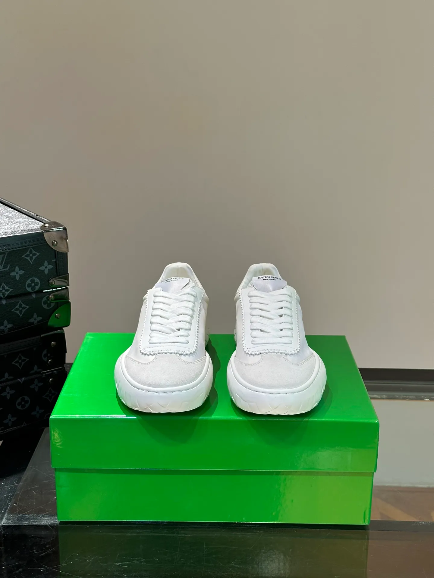 p440💰Men's Shoes BV/Bottega Veneta🆕The new men's moral training sneakers, made of Sneaker technology nylon and suede, inspired by retro basketball shoes, a new interpretation of classic sneakers, a lightweight, comfortable and breathable summer must-have item, the soles are made of classic woven texture, super recognizable, nylon suede stitching, full of texture!  Size: 38-45